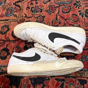 Nike White and Black Sneakers with Orange Accent size 9.5
